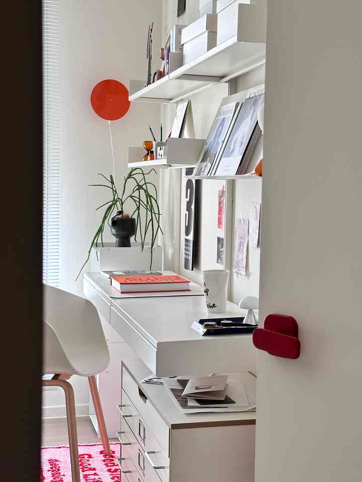 私の家の小さな部屋に1つの照明で仕上げられたオブジェの月がありました🧡
打孔無しにぴったりとしたら照明設置の終わりなので、世界の手軽に雰囲気変身完了！このままエネルギーアップ！
カラー感はもちろん、仕上がりもすっきりしてカラーインテリアを試してみたい方におすすめ！
オレンジ色の円形の壁照明で空間に生気を加えます🧡


＃コーンスープ記録集#ポイント照明 #内空間 #小部屋 #オフィスインテリア #ナドクリエーター #不良主婦ダミー #ダミホーム #damihome