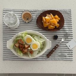 열심히 육아하고, 살림하고, 촬영하면서 보낸 주말˙ỏ˙
밥도 제대로 못 먹고 촬영하다 보니 급격히 떨어지는 체력 이슈로 조기 퇴근하고, 
예쁜 키친크로스들 쓰고 싶어서 간만에 예쁘게 차려먹어찌 ♡ ♡ ♡ 
🏷️오집 태그에 화이트 컬러가 없어서 블랙으로 태그.ᐟ
라인 키친크로스 화이트 컬러 입니다🤍🤍 
#홈브런치 #홈카페 #샐러드그릇 #샐러드볼 #그라탕기 #시라쿠스 #시라쿠스접시 #시라쿠스킹스인 #홈카페인테리어 #홈카페테이블 #브런치테이블 #예쁜그릇 #키친크로스 #키친크로스추천 #예쁜키친크로스 #하슈타 #하슈타키친크로스 #하슈타착머그 #머그컵 #머그컵추천 #홈카페컵 #도자기컵 #주방용품 #주방인테리어 #주방꾸미기 #맞팔 #소통 #맞팔환영 #콘수프기록집 #예쁜템최고야 