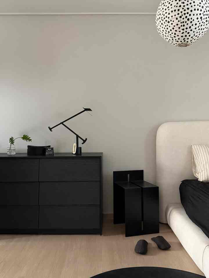 #오감리뷰プログラムを通じて製品を提供され、直接使用してスタイリングした後期です

最近春に乗るか、、寝室の雰囲気を変えたかったのに
今回聞いたメイトのギャラリーワイド引き出し場ひとつで 
雰囲気は完全に変わりました🖤
