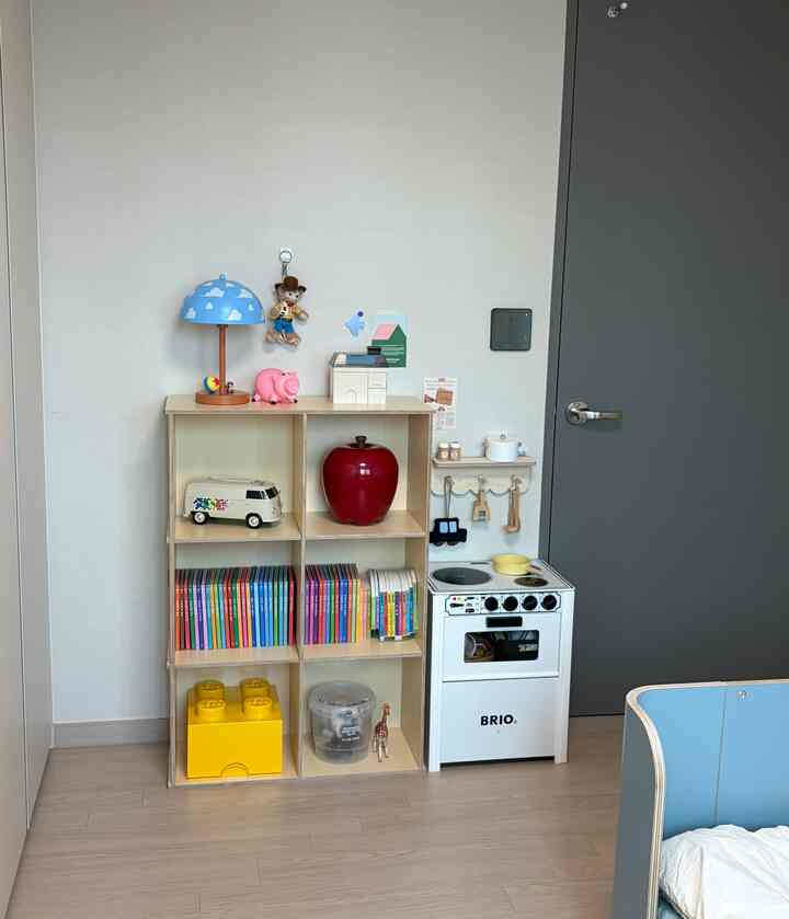  #키즈룸 #유아방 #주방놀이 #브리오주방 #원목인테리어 #집꾸미기 #육아공간 #탬버린하우스책장 