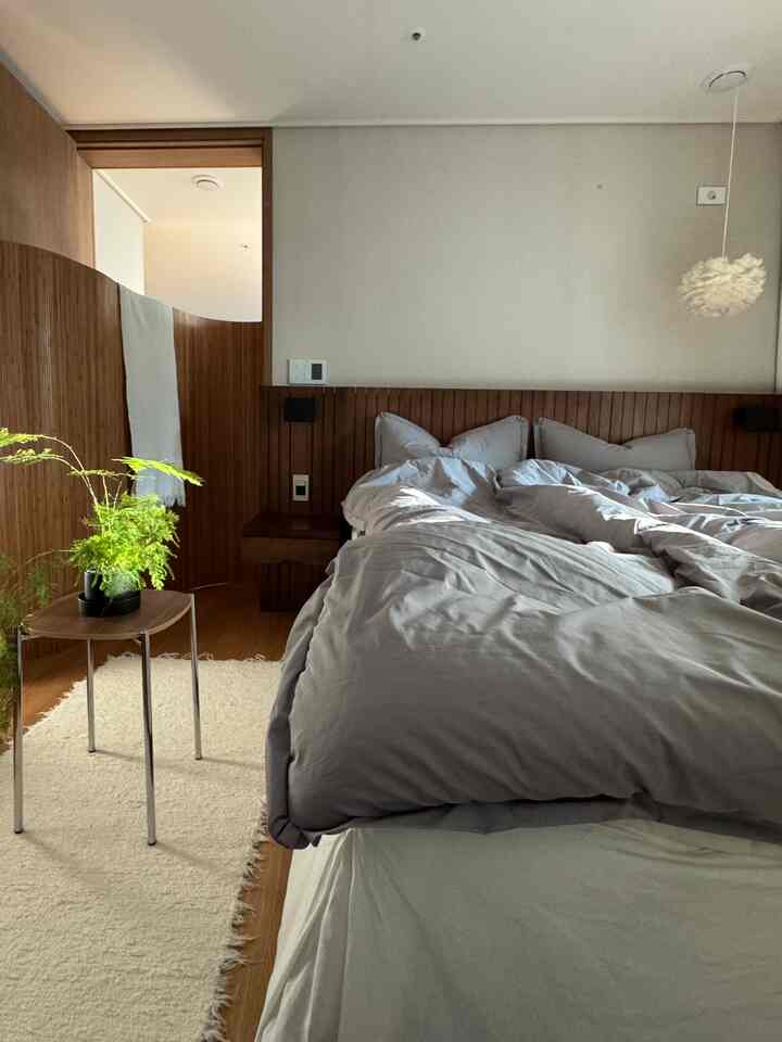 ＃最近新婚インテリアの赤ちゃんがなければ新婚だと言っていたが、夫婦二人が住んでいるので新婚だと泣き、また久しぶりに残してみるお部屋の寝室。木とグレーの組み合わせはかなり大丈夫です。ホテル型ベッドフレームとホテル寝具の組み合わせ、本当に満足によく書いているという。

_今日は一日の天気が暑くてもうニットは入れておかなければいけませんでした。

＃寝室＃寝室ムード＃寝具＃寝具セット＃寝具インテリア＃ホテル寝具＃ホテルベッド＃ホッケル型寝台フレーム＃原木＃原木家具＃ウッド＃ウッドインテリア＃寝室インテリア＃ベッドルームスタイリング＃寝室装飾＃30 ＃お会いしましょう＃今日の庭 