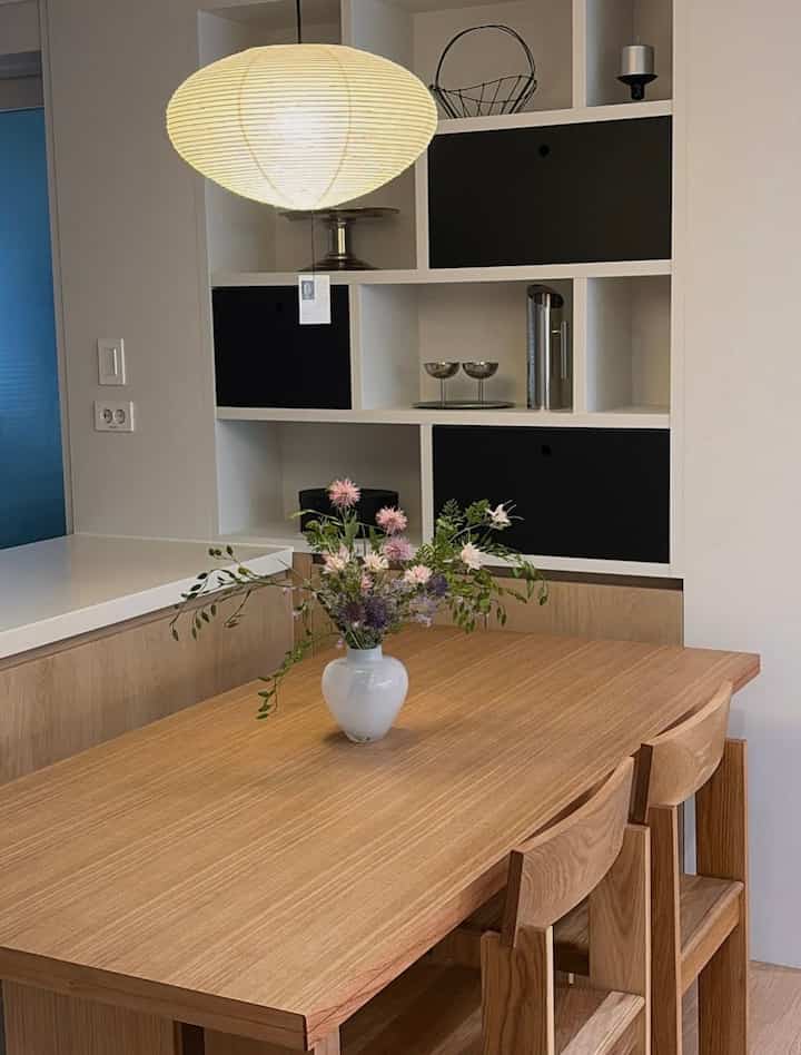一番好きなダイニングスペース👩‍🍳
バンセルフとセルフインテリアを経てもっと意味が深まったところ🥹..  #셀프인테리어 #다이닝테이블 #다이닝공간 #주방인테리어 #주방용품 #다이닝조명 #다이닝존 