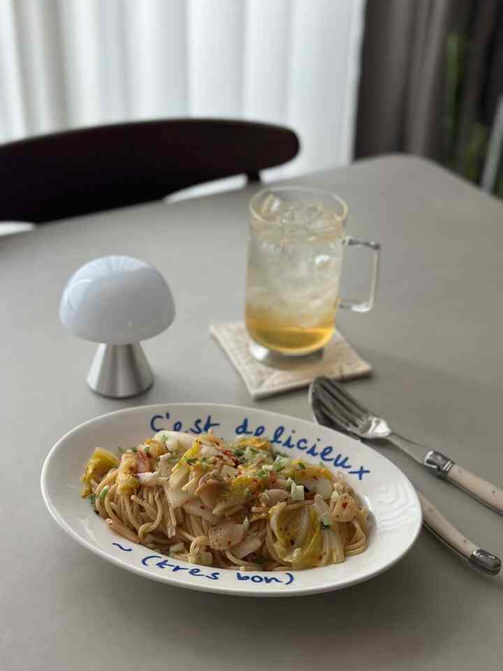 アルベチュパスタ🥬

きれいなボウルにプレーティングすると、食べ物もより美味しくなります。 
見えて、ボウルのショッピングもたくさんなりますね^^ #플레이트  #그릇추천  #모던하우스 #간단요리 