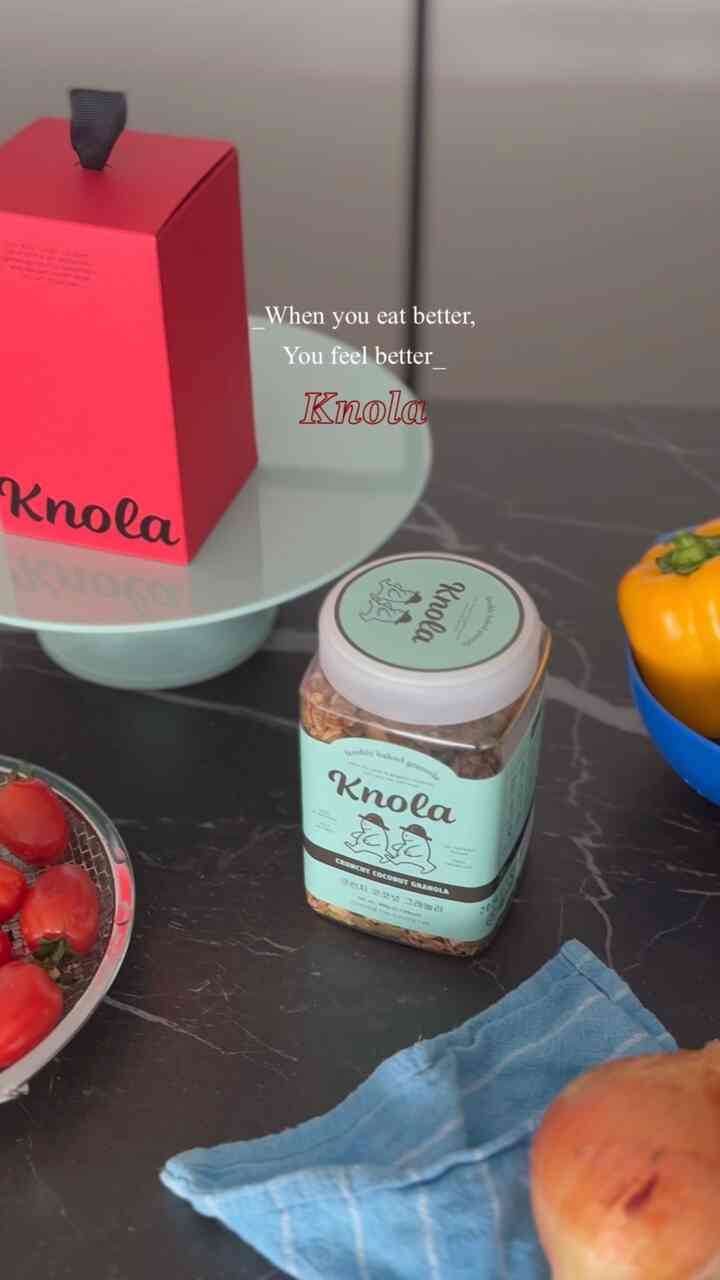 グラノーラ好きですか？
私はグリックヨーグルトとグラノーラの食べ物です。
いつも落ちないように用意しておく争いテムの一つです。
ランチはいつも一人で食べると、簡単でおいしく食べる方なのに
メインメニューはグリックヨーグルトサラダです。
ほぼ一週間に5日は要食事です。
私は食べるのが少し無駄になるかもしれません。
グリックヨーグルトとクノーラグラノーラが加わると
オドクオドク噛む楽しさと心強さまで満たせる
最愛のメニューです。  #홈스토랑  #그래놀라추천   #선물추천  #케이크스탠드  