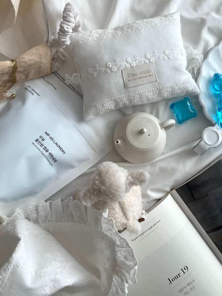 ＃製品提供
キュレータープログラムを通じて製品を提供され、直接使用してスタイリングした後期です。

今日の家X無表カプセル洗剤に会いました。 

✔️きれいでスッキリとしたパッケージで感じられるムードほど7種複合酵素で、強力な洗浄が可能な洗剤です。肌の低刺激テストを完了した刺激成分を含まない製品で、洗濯時に安心して使用できます。 

✔️小さなサイズのカプセルで1-2人の家具洗濯量、あるいは分離洗濯による少ない洗濯量にぴったりです。洗浄力ほど、臭いの原因から除去する脱臭や香菌ケア効果も優れています。 

✔️洗濯時に柔軟剤やシートを別に入れてくれる場合もありますが、無表カプセル洗剤は優れた脱臭機能で使用後、洗濯物でそのままさわやかで爽やかな香りがします。単独使用でもいいですね。 

✔️今日の家単独商品の中でも密かに共同企画を進めた商品で、「今日の家でのみ」購入できる今日の家エディション商品です。 


✉️誰でもきれいな家に住むことができ、[今日の家企画展]今日の家エディション無表は4/6から確認可能です。 

✉️本日の家エディション発売記念イベント

•特典：33.5％割引+カカオページ重複割引10％ 
⇒総決済が12,510ウォン（合計152個入）
•期間：4/6〜4/12

@mupyo.minimal 

＃無料＃今日の家エディション＃今日の家＃洗濯洗剤＃洗濯洗剤推奨＃洗剤＃洗剤推奨＃カプセル洗剤＃カプセル洗剤おすすめ