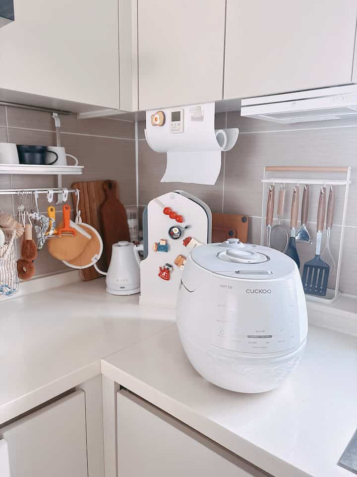 #愛着 

毎日使う炊飯器なので、より愛着が行くサリムテムです。
コーティング剥がれが気になってステンの内釜炊飯器に変えたのですが、安心して使えて心が楽でしたよ。
ご飯味も良く、使い方や洗浄も簡単で気軽に使いやすいです。
ホワイトトーンなのでキッチンにも自然に似合い、もっと好きです:) 

＃クーク＃炊飯器＃オールステン＃ステンブン釜＃ナブン材＃モドリ＃モドリドマ＃リフィット＃スチールバスケット＃ハピアルツ＃ルーキーコマニ＃洗浄ブラシ＃ドーナツブラシ＃オリー＃オリーコーヒードリップポート 
