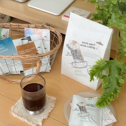#콘수프기록집 #오늘의우리집 
왜 다들 드립커피를 고집하는지 이제 알 것 같아요.☕️
이렇게 퀄리티 높은 커피를 집에서 간편하게 즐길 수 있다니! 기분 좋은 커피 향 맡으며 작업하니 능률도 쑥쑥 오르는 기분이에요🤍
#비포어커피 #비포어커피로스터스 #홈카페 #오늘의집 #홈바리스타 #드립백 #드립백선물세트 #드립백맛집 #원두선물 #커피선물 #핸드드립 #데스크테리어 #집꾸미기