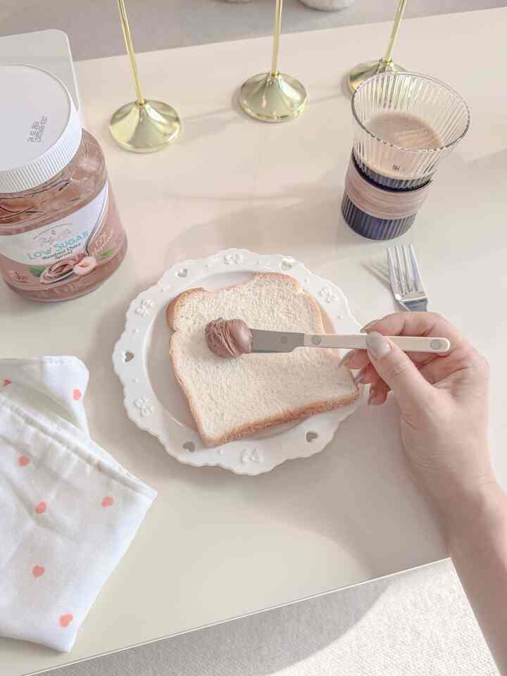 朝にとても甘いのが引く日 

イマートトレーダーズで買ったチョコジャム
いっぱい上げて食べるこの瞬間
なぜこんなに幸せなのか…  #오늘의우리집  #아침루틴 #홈스타일링   #브런치감성  #여유로운아침  #살림기록