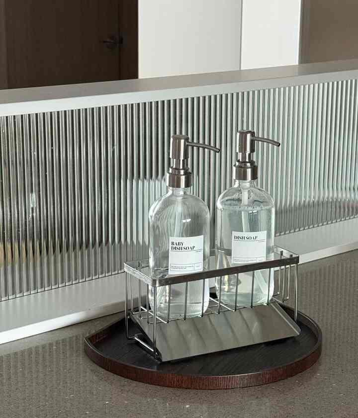  #주방세제 #주방세제디스펜서 #주방정리 #스텐 #유리파티션 #유리병 #우드트레이  #주방꾸미기 #주방소품  #소통해요 #육아템 #육아일상 #육아용품 #육아템추천 