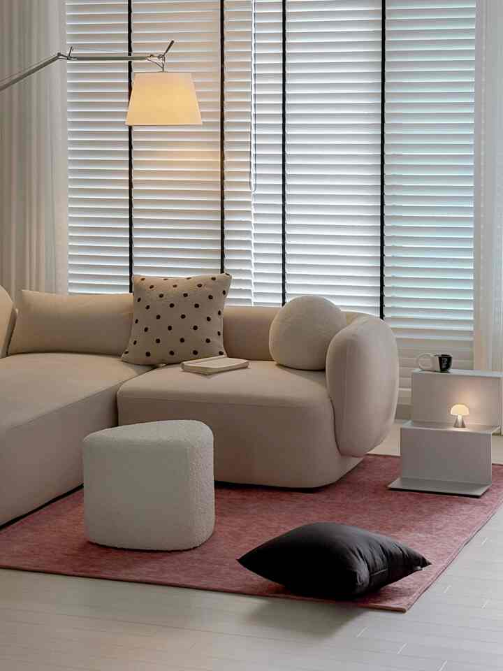 4月初日の我が家

いつの間にか4月になりました。
良いことがいっぱいです🤍🫧
健康で幸せな4月を過ごしてください

🫶🏻


＃コンスープ記録集＃今日の私たちの家
＃リビング＃ベッドルーム＃キッチン＃アルファルーム
#リビングインテリア
＃ケーブルホーム＃ブラック＆ホワイト
＃新築アパートメント＃ホームスタイリング＃ブラックデスク
#ラグインテリア #ブラインド #ミニマル
#お会いしましょう