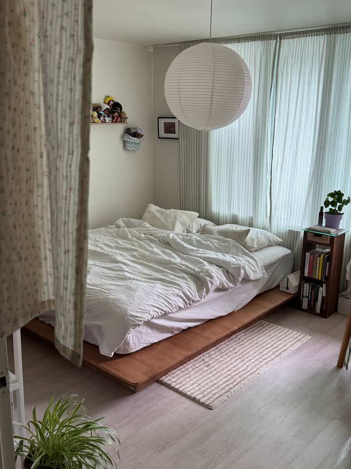 #오늘의우리집 #콘수프기록 #침실인테리어 #우드인테리어 #침대인테리어

Spring bedding change･:*:･｡🍀🌸🦋