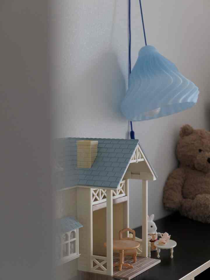 メレンゲに似た可愛くてふわふわの照明💡
織りポケットで絞りたてのかわいい形が子供の部屋とよく似合います。 
壁に掛けずにトゥックアップしておいても綺麗なメレンゲ！
清潔で澄んだ青い色は実物がよりきれいですよ🩵

明日なら子供部屋のベッドが新着する予定！
今子供部屋も頻繁に上げようとしています😎
かわいい子ども飾りアイテムをたくさん共有してください🫶🏻

＃コーンスープ記録集＃子供の装飾＃インテリアアクセサリーおすすめ＃インテリアアクセサリー 
