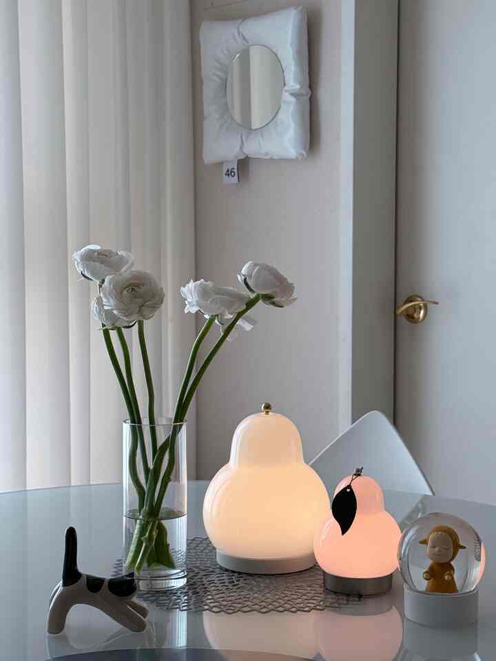 #콘수프기록집  

久しぶりにラノンキュラス
テーブルの上に恥ずかしがり屋のラナンキュラス
報告また報告
微笑む瞬間
自分だけの小さな贅沢
