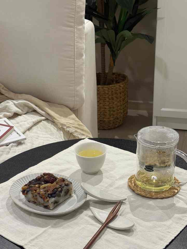 ＃インテリアノウハウ＃コンスープ記録集 

▫️インプレッショングレージストーンチャンスティックレスト2P

私の家のデイリーボウルはほぼデンビです。
今回イベントに当選しました
インプレッショングレージストン
チャンスティックレストを受けました。

デンビーのベストセラーであるインプレッションの色
水滴のような柔らかいシェイプは魅力的です。

ストーンウェア素材です。
軽くなく、ずっと
載せる時も安定感あり
手に触れる感じもいいですね

底底ですが
こうして二つ重ねるから
それ自体でオブジェを感じてから
ただ置いてみるだけでも気持ちが良かったです。

小さなものを変えただけです。
テーブルの雰囲気が隠れているのは
だから小道具を壊さないでください。 



＃デンビー＃デンビー＃インプレッションクリームチャックスティックレスト
#デンビームプレゼント 
#デンビチャンスティック
#テーブルウェア #カトリー #ストーンウェア
#ホワイトインテリア #ビンテージインテリア
#ティータイム #お菓子
＃リビング＃ホームデコ＃ホームスタイリング＃メイド