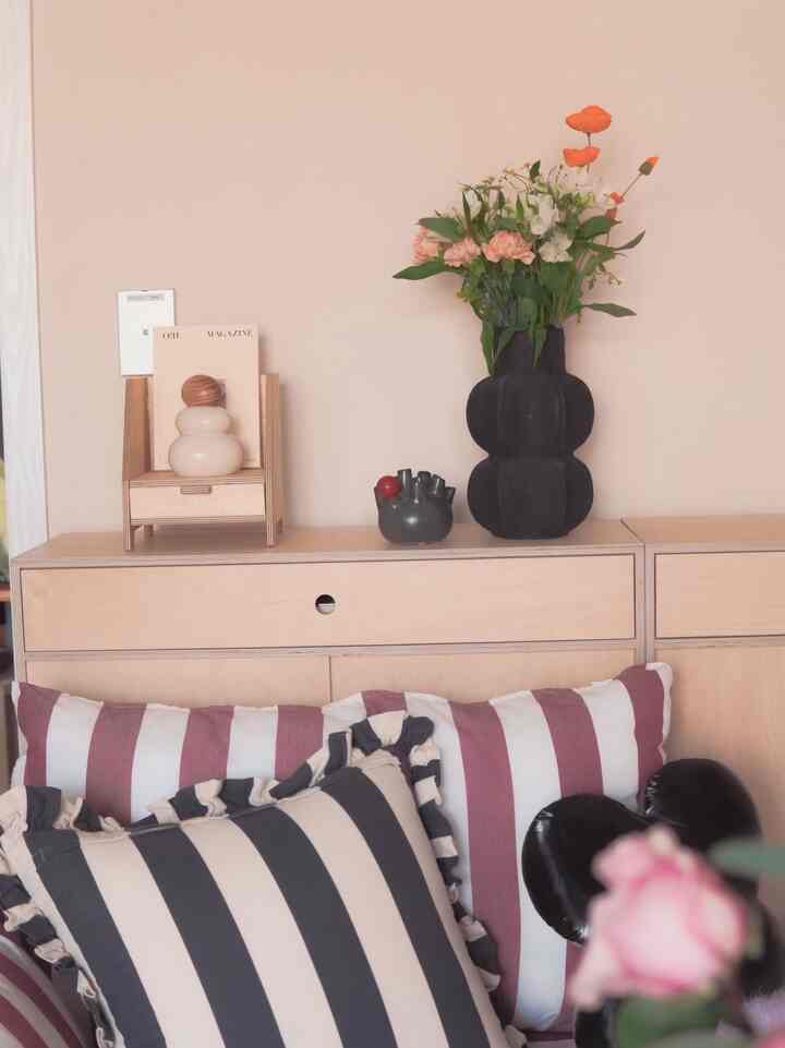 写真で偶然ブラックとカラーストライプの組み合わせがよく似合っていると思います🫶しばらくそんなに押していくのも悪くないかもしれません💭👀


＃コンスープ記録集＃今日の私たちの家 
モナカラーホーム 
