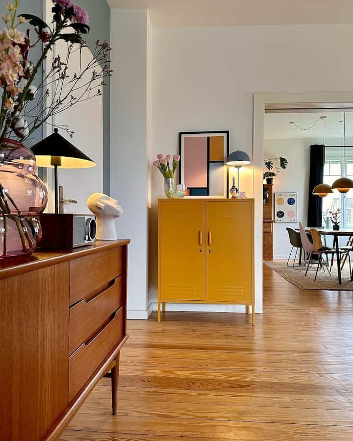 Warm wood furniture and soft lighting for a calm, cozy vibe. 🌿✨
Natural textures, gentle glow, and a space that feels effortlessly inviting.

#woodfurniture #warminterior #cozyhome #softlighting #ambientlighting #wooddecor #naturalinterior #homedecor #interiorinspo #neutralhome #earthytones #cozyvibes #modernorganic #woodandlight #calminteriors #minimalhome #scandinaviandesign #organicmodern #homestyling #interiorstyling

credit: @villa_pocket
