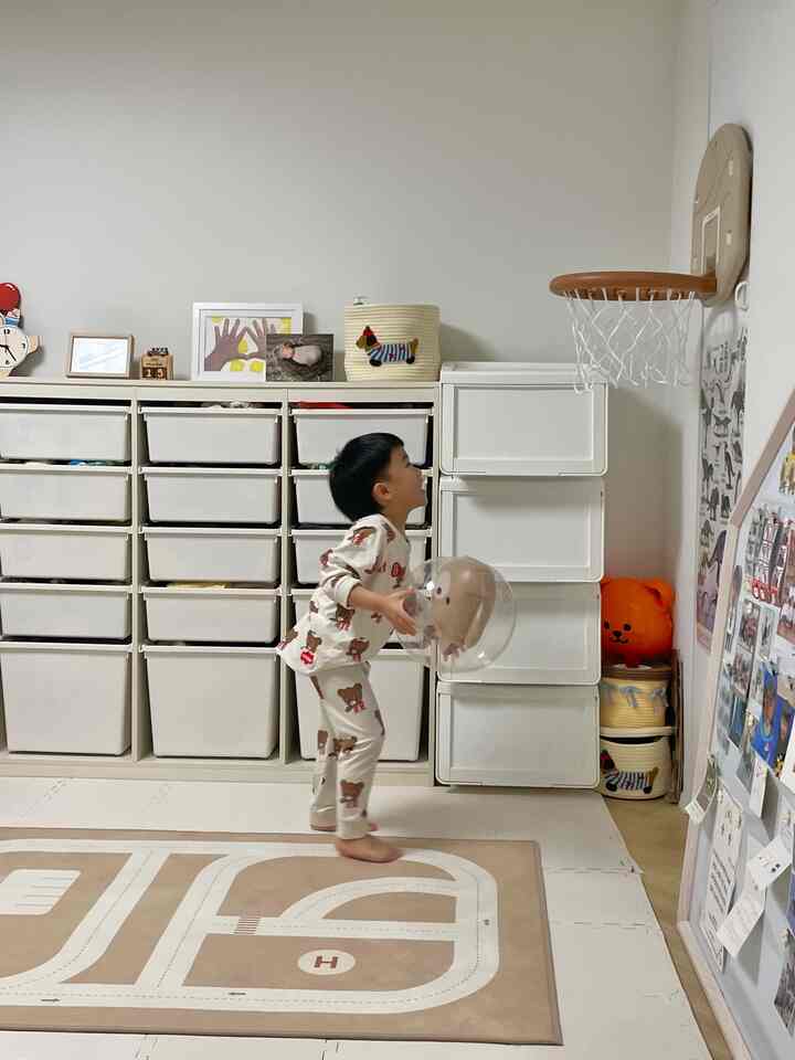 #コンスープ記録集 #インテリアノウハウ 
最近はとても活発な息子❤️‍🔥
自宅でできる大筋肉運動 何があるか悩む
バスケットボール台を買いました😊
まだバスケットボールボールがいませんでした。
ビーチボールでもよく遊びますね… 💪💪
やっぱり..息子..👍

＃ホワイトインテリア 