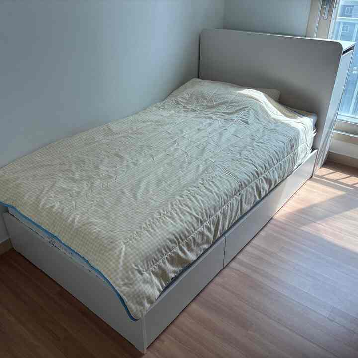  #딸방꾸미기 #침대프레임 #새침대 #냄새빼는중 #집꾸미기 #오늘의집피드
