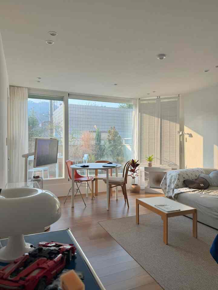 ＃今日の私たちの家＃コンスープ記録集 

久しぶりにアラームの前に目が浮かぶ
日当たりの良いリビングルームがきれいで撮ってみました。 

時々整理されていない姿も自然で🩵


#今日のガーデン
＃ホクネハウス＃リビングルーム＃リビングルームInstagram＃リビングルームインテリア 
＃小さな家のインテリア＃低層アパートメント＃usmhaller 
