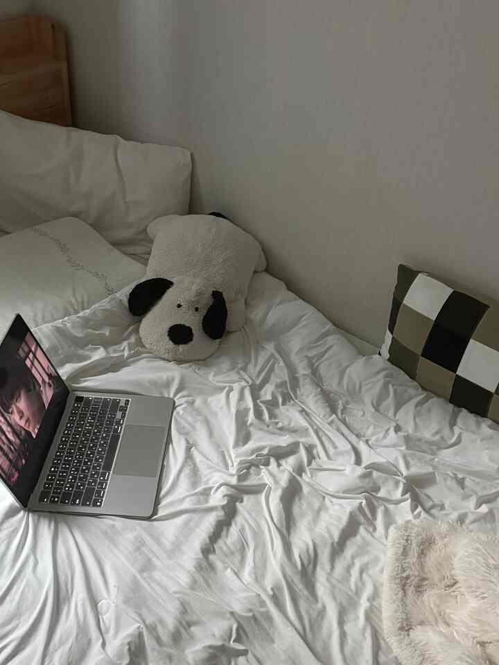  #화분 #초록인테리어 #우드 #우드인테리어 #내추럴 #내추럴인테리어 #내추럴무드 #빈티지 #화이트우드 #화이트인테리어   #cd플레이어 #스툴 #인테리어 #침실 #침구 #원룸 #맞팔 #답방 