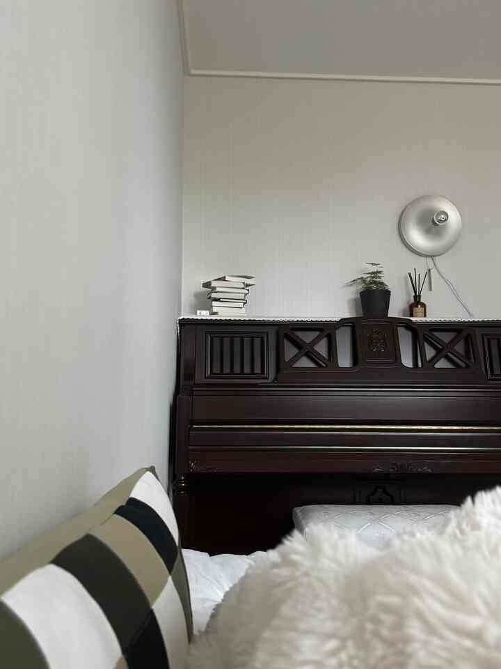  #화분 #초록인테리어 #우드 #우드인테리어 #내추럴 #내추럴인테리어 #내추럴무드 #빈티지 #화이트우드 #화이트인테리어   #cd플레이어 #스툴 #인테리어 #침실 #침구 #원룸 #맞팔 #답방 