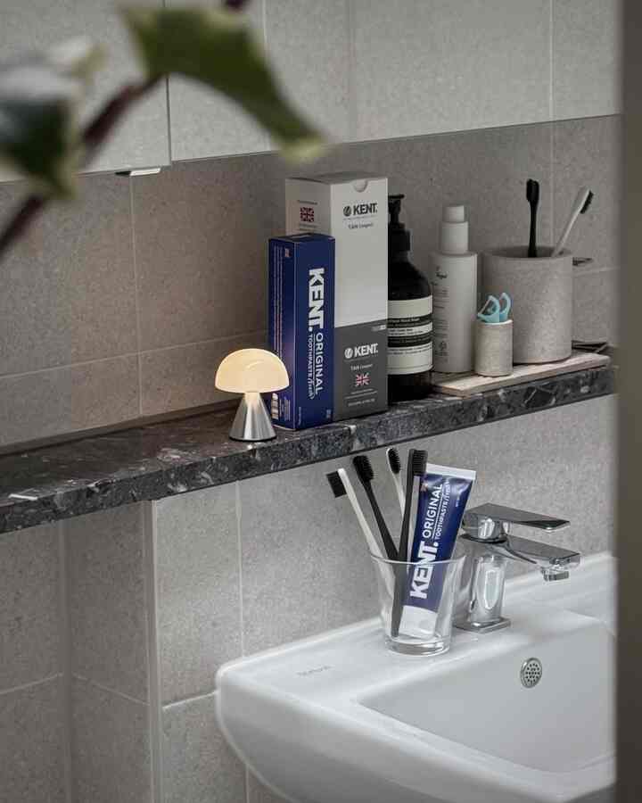 
バンティーバスルームはすっきりしなければなりません。

あれこれ上げてみると簡単に汚れて
浴室の奥に隠してよく掃除するのが 
きれいさを保つためのヒントです 🫧

＃コンスープ記録集＃今日の私たちの家
＃バスルーム＃バスルーム用品＃バスルームの整理＃歯ブラシ＃歯ブラシおすすめ 
＃ケント歯ブラシ＃ケント歯磨き粉＃ケント