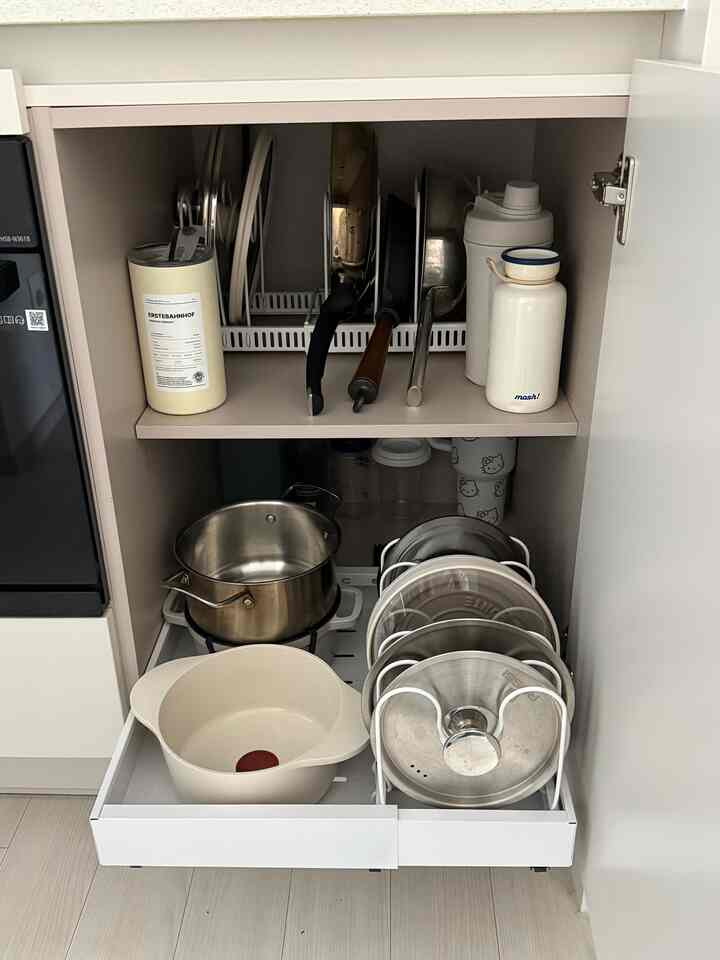 ＃コンスープ記録集＃賢明な消費
キッチンが狭くて鍋やフライパンを整理するのは本当に難しいのですが、今回拡張型スランディング棚を購入して設置してみたら解決!!!!💡✨👍🏻




＃キッチン収納＃キッチン収納スペース＃下部長整理＃下部長収納＃下部長インテリア＃スライディング棚＃キッチン整理＃整理テムおすすめ＃サリム蜂蜜テム＃サリムテム 