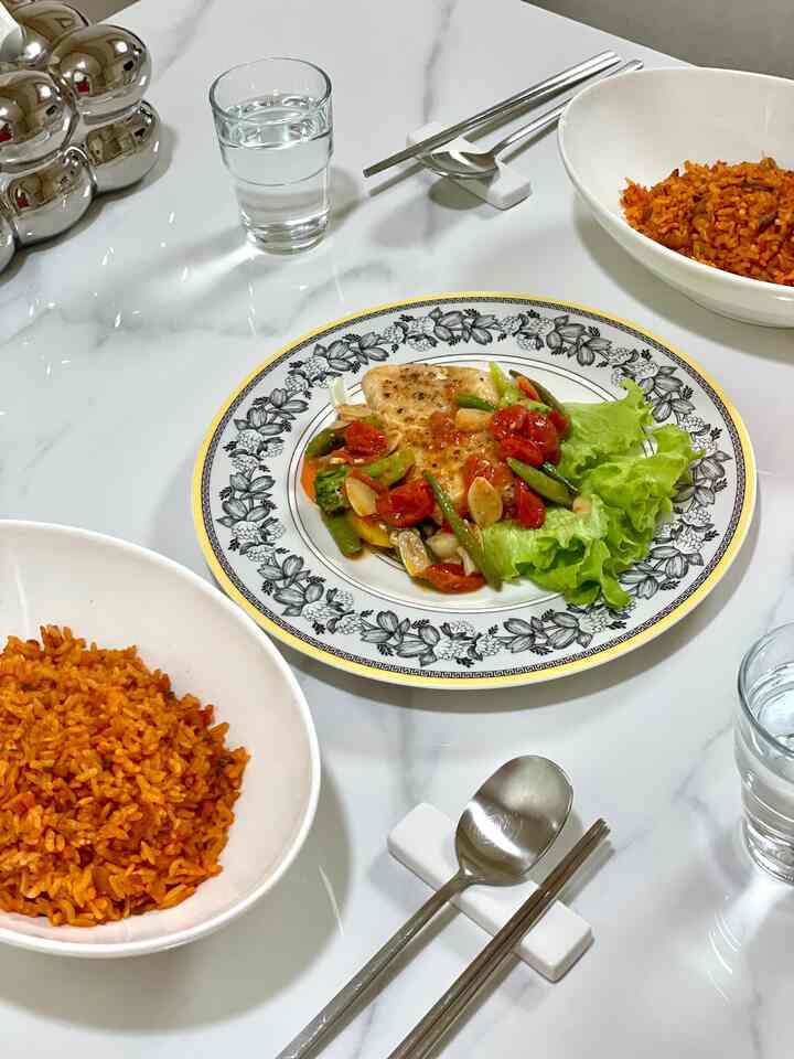 ＃かわいいテム最高です＃コンスープ記録集 

日曜日の亜店の記録🍽️
タコチャーハンとバターに焼きたての大口サルステーキ。

コストコで初めてコピーした大口殺、
簡単に焼いても美味しくてたんぱくの心強い一食になりますね。

最近大きな皿を書くことがたくさんあります。
ビレロイアンボッハオーデン料理はやはり活用も最高です。

日曜日はなぜこんなに早く行くのか、
残り時間も熱心に過ごさなければなりません。

みんな良い週末を過ごしてください:)

#アウデン #ビレロイアンボッハ 
＃日曜日のランチ＃セラミックテーブル＃ティッシュケース＃セラミックダイニングテーブル 
＃イケアおすすめテム＃大皿＃おもてなし 
