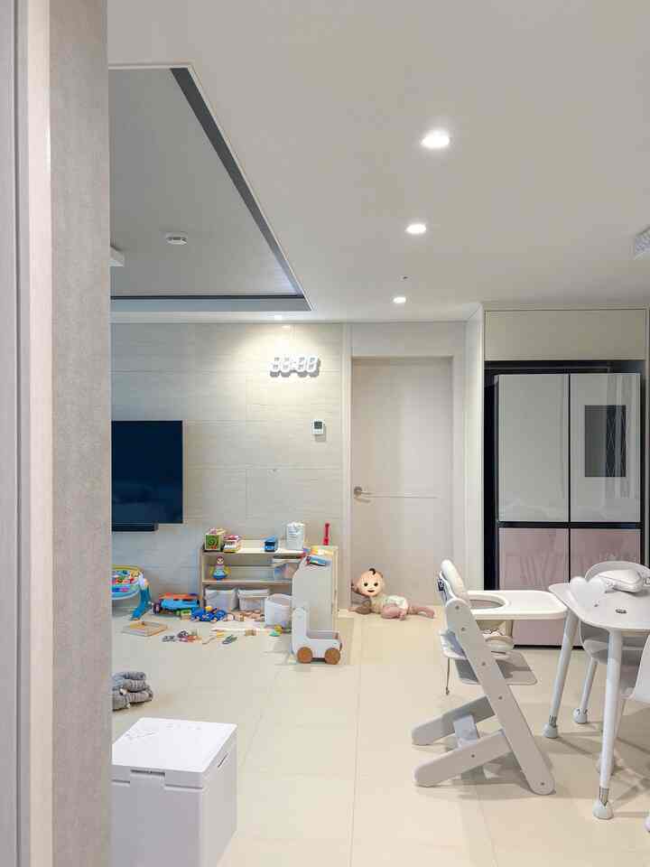 ミニマル追求だった我が家、
今、私は10のおもちゃでいっぱいです♥🧸🪀🪁🚂♥

＃赤ちゃんの家＃赤ちゃんの家の居間 