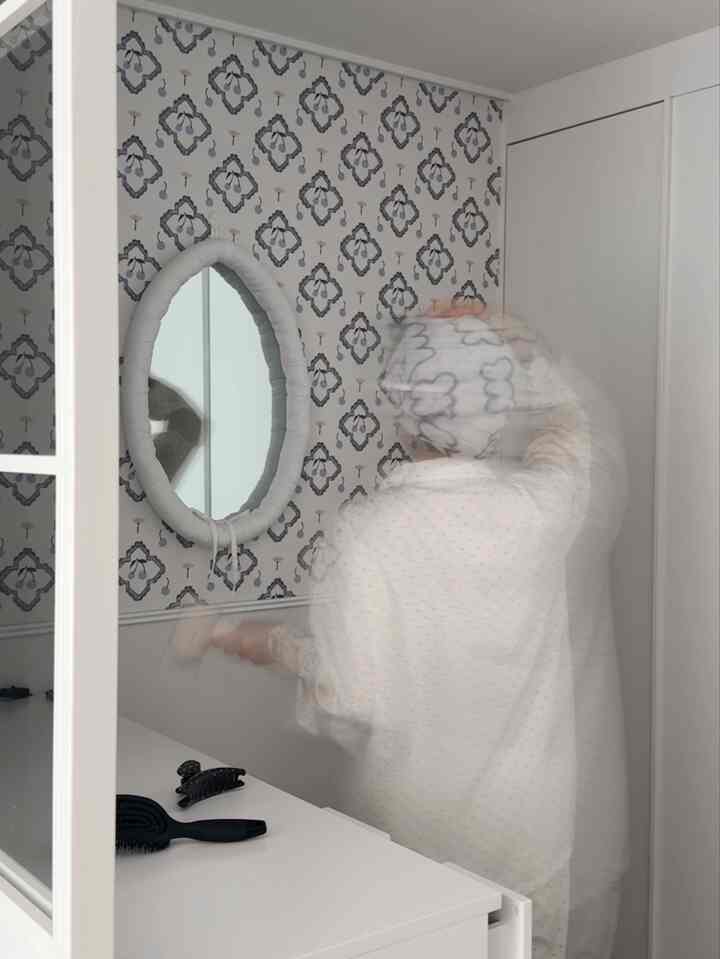 ＃今日の私たちの家＃コーンスープ記録屋＃ポイント壁紙＃鉄製の壁＃壁＃壁のインテリア＃壁の鏡＃タオル＃タオルおすすめ＃ハンサム作り付け＃スペーステイラー＃ドレスルーム＃ドレスルームインテリア＃ドレスルーム装飾＃イケアノルドリー＃引き出しの整理＃収納箱＃収納場インテリア 

キンゼネラタオルなぜこんなに柔らかいの？ 
だから私は夜を過ごすのを見てください🖤

きれいなタオルのおかげで、私たちの家のドレスルームがもっときれいになりました！ 

ああ、タオルは収納場所に入れる必要があります。
入れないでください🤣🤣