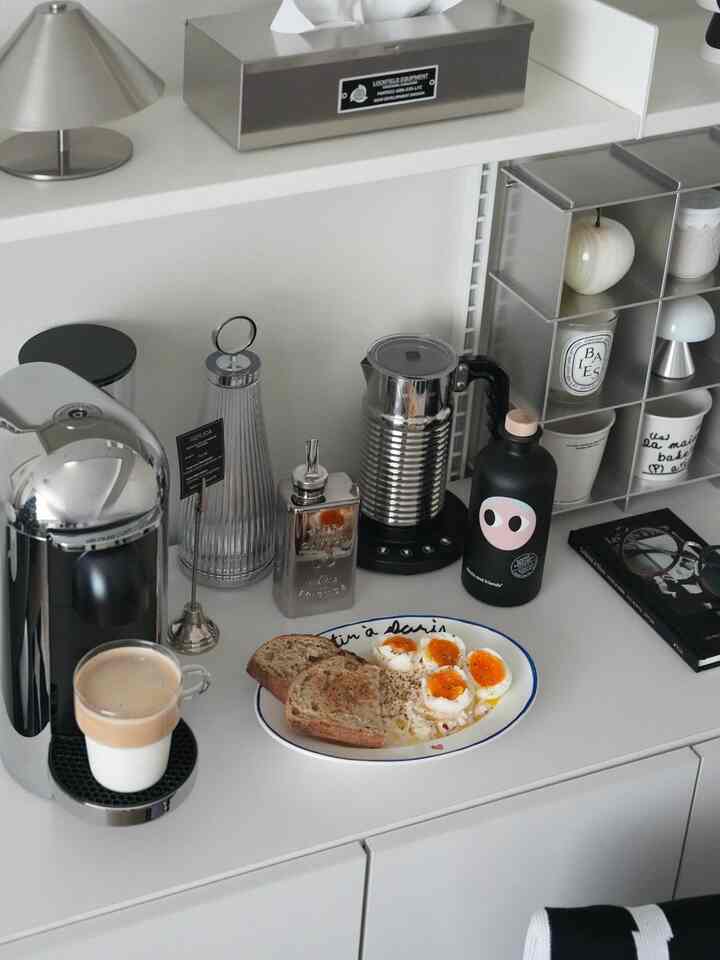 週末はよく食べたので、平日は食事モードです🍽️

毎年見る桜ですが、見るたびにときめくは🌸🌸
週末の非ニュースに金曜日の退勤後に行ってきた石村湖
人がすごく多かったのですが、桜はきれいでした。 
⠀
結婚前から住んで初の新婚家があった町内愛情いっぱい
天気がとても好きで桜見て久しぶりに夜場グルメで
お酒も一杯で恋愛したときに思い出が新緑になりました🤭
⠀
⠀
＃コンスープ記録集 