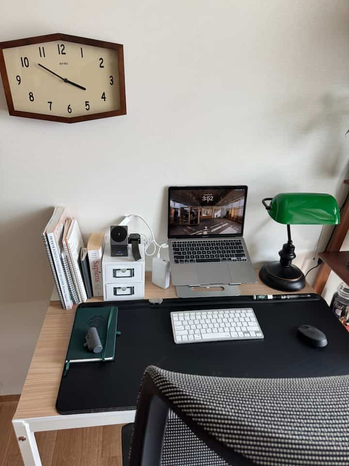 #콘수프기록집 #현명한소비 1 

ダイソーデスク用品 👍🏻

マルチ収納箱＋ブックスタンド2個で終わり！ 

夫がノートと本をしても机に積み重ねる 
ダイソーで収納箱とブックスタンドを買いました。 
私は涼しいです。  #다이소추천템 