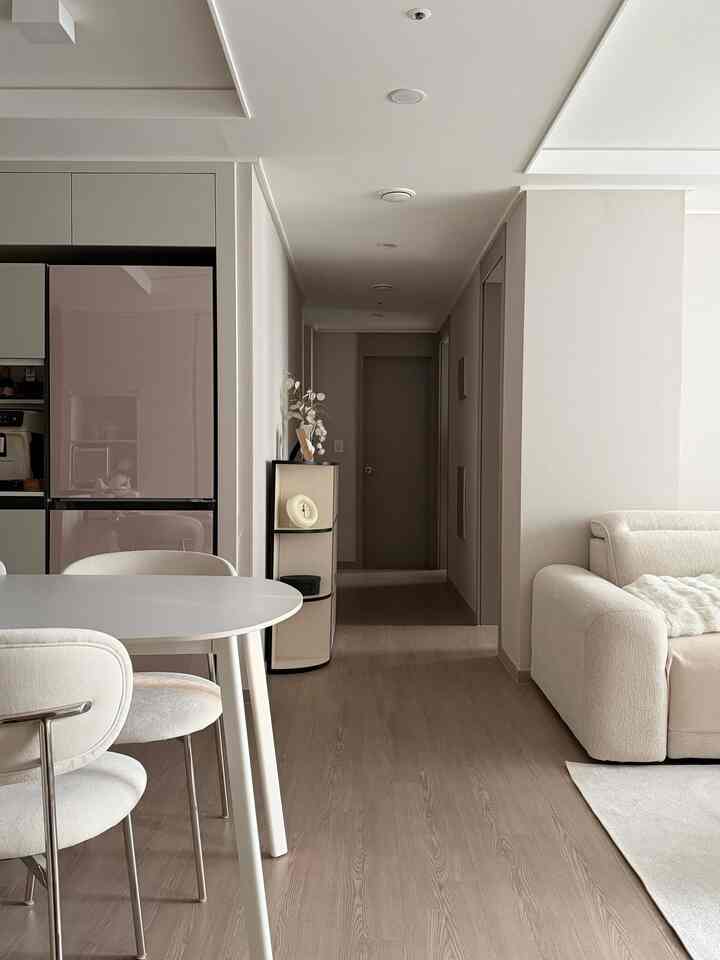 ＃コンスープ記録集＃コンスープ記録＃インテリアノウハウ 

お部屋から出た時のビュー👀
いつも整理整頓を上手にしようとするのに簡単ではありません。
ジムはまたなぜこんなに多いのか..
近いうちに空の日をつかんで整理しなければなりません！


＃ホワイト＃ホワイトキッチン＃ホワイトキッチン＃ホワイトリビングルーム＃セラミックダイニングテーブル＃セラミックテーブル＃ポセリンタイル＃ポセリンダイニングテーブル＃ポセリンセラミックダイニングテーブル＃ホワイトダイニングテーブル＃ホワイトテーブル＃廊下インテリア＃小道具インテリア 