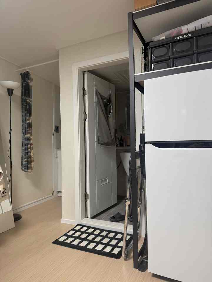 💡出勤前ワンカット、バンテリア🖤
何かきれいに見える（？）部屋の片側の姿です。
もともとは出勤前に大判騒ぎが出るんですが、（特に月曜日…）
今日は奇妙に目も早く浮かんだので、落ち着いてきれいに出勤準備をしましたㅎㅎ
私の基準はきれいな部屋の外観です… ㅎ

＃コンスープ記録集＃今日の私たちの家＃バンテリア＃3平方＃ワンルーム＃3 