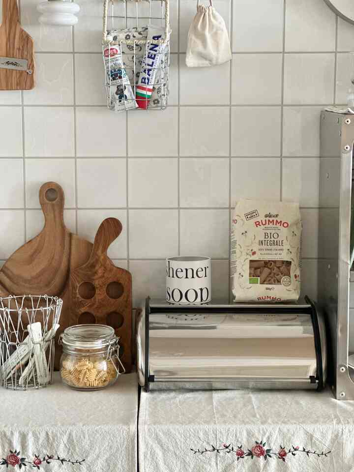 外出した家玄関口を開けたときに家ならではの匂いの代わりに 
良い香りが私を歓迎してほしい気がする時が 
今日、来る森の消臭剤がその役割を果たしています。

濃い香りで匂いを覆うと、時々鼻先が疲れます 
時がありますが、来る森は強い香りではなく、不快な臭いです 
分子単位できれいに蹴り、その場にウーロン茶の香りを 
ほのかに満たしてくれるそうです。
自然由来の成分なので、長く滞在しても頭が痛い 
せず、香もパッキーも気に入ってまた再購入しそうです。

＃コンスープ記録集＃かわいいテム最高屋＃ホームカフェ＃消臭 
＃固体脱臭剤＃キッチンラック＃ホームカフェインテリア＃弾薬照明 
＃薬箱整理箱＃キッチンクロス＃ステッカータイル＃セルフインテリア 
