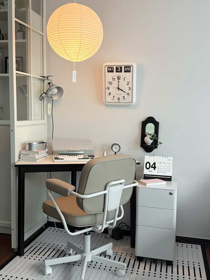 ＃ウエスト快適な椅子#サンパルパル #ワンルーム空間分離

最初はデザインがすっきりして選んだのですが、直接使ってみると思ったより座席感がより満足でした。

まず背もたれの高さ調節が可能なので、ユーザー体型や座る姿勢に合わせて調節できる点が良かったです。

長時間座っている日にもクッションがしっかりしながらも快適で腰やお尻の負担が少ない感じでした。

なぜならひとまずヒップクッション部分が狭くなく広くて女性の方々が座るので、私はお父さんの足にもしばしば座ります。夫も無理なく快適に座ったんですよ！ 

特に子供が抱えて座っていたり、作業時間が長くなった時も確かに違いが感じられました。 

私が長く座っていると、お尻はすぐに痛いです。
痛くなくて楽でした！

デザインはなんとなくシンプルな方なので、在庫だけでなくリビングやダイニングテーブルスペースにも自然によく似合う点も気に入りました。

全体的に長く座っている方やすっきりとしたインテリア好きな方に無難にお勧めできる椅子です。

ああ！そして肘掛け部分！私は逆にインストールをしました。それが私が子供が最近しても…ワルガドクのように転がして厳しいのは、すべて従ってママの椅子はすべて上がってきて、しばしば椅子の肘掛けに頭を打ち寄せて逆にしてみたのですが、不便ではなく、子供も安全なように使用しています！

私の写真を見てインストールする人は逆にする必要があります！

＃五感レビュープログラムを通じて製品を提供してもらって直接使用してスタイリングした後期です。
