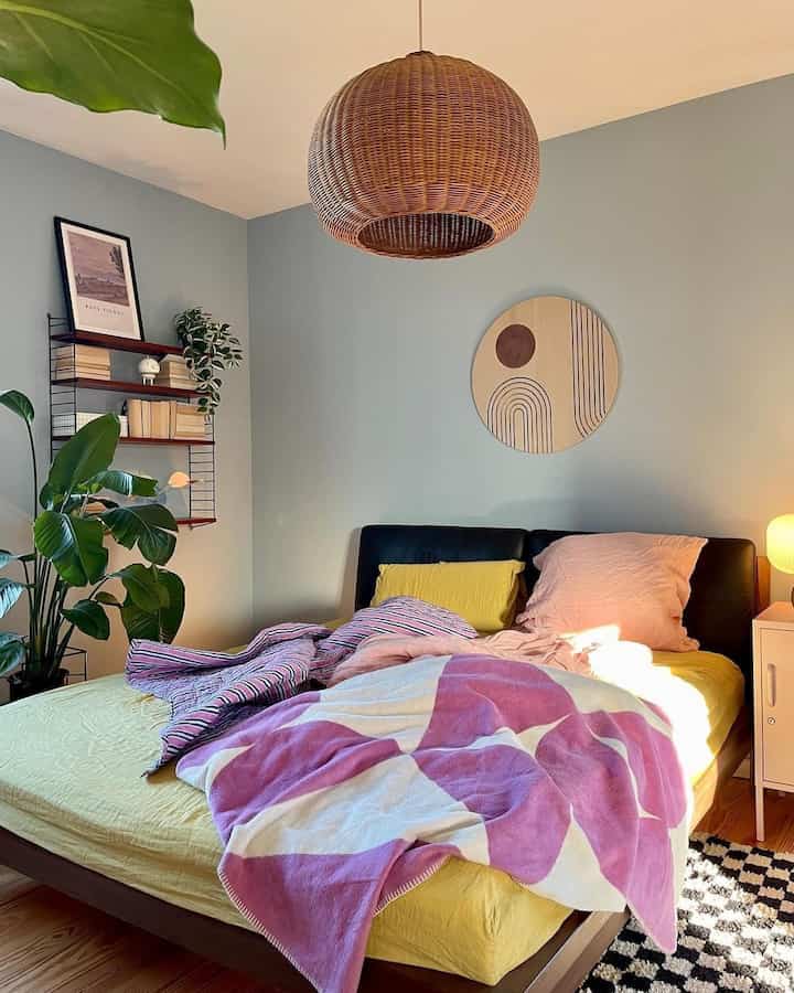 Kamar tidur bergaya resor yang terasa seperti tempat peristirahatan yang tenang 🌿
Tekstur lembut, cahaya yang lapang, dan warna netral yang menenangkan — jenis ruang yang membuat Anda rileks dan bersantai.

#resortstyle #resortvibes #bedroominspo #bedroomdecor #neutralbedroom #coastalvibes #relaxedhome #calmspaces #serenebedroom #organicmodern #minimalbedroom

kredit: @villa_pocket