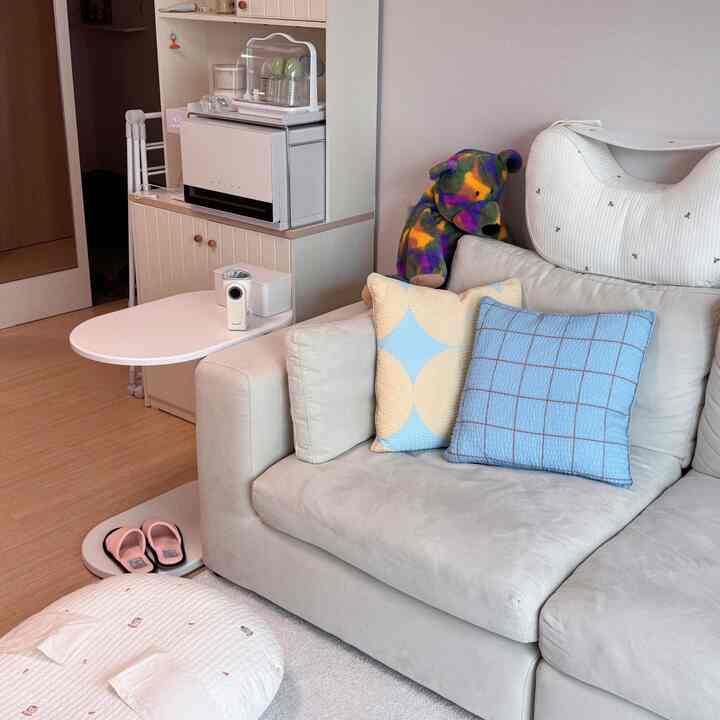 #春ワーム

クッションカバーを春とよく似合う色に変えてみました💛🩵
どうですか？ 




＃コンスープ記録＃コンスープ記録集 
＃ウォームトンインテリア＃春のお祝い＃春のお祝い 
＃子供と一緒に暮らす家＃子供と一緒に暮らす家＃赤ちゃんがいる家 
#子育て日常 #子育てアイテム #子育て 
＃サンパル
