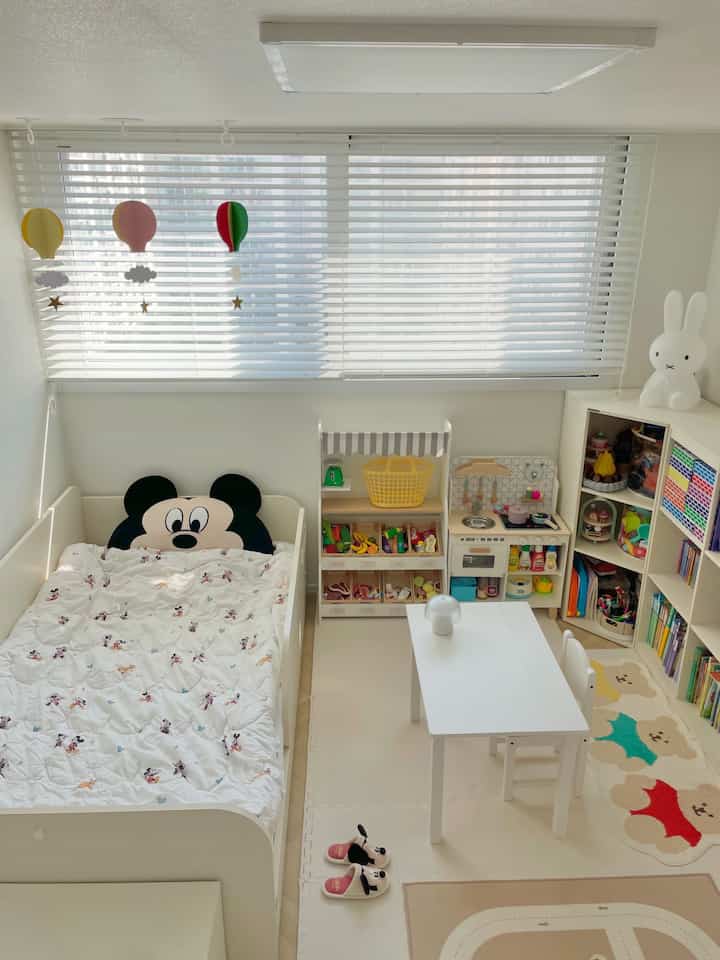 ＃コンスープ記録集＃今日の私たちの家＃春のワームインテリア 
日差し満載の子供部屋☀️✨
お出かけ前のお掃除🧹🧼🫧





_
＃子供部屋飾り＃子供部屋インテリア＃子供部屋飾り＃子供部屋家具＃子供部屋小道具＃子供部屋の収納＃子供部屋収納＃子供部屋誇り賞＃子供部屋整理 