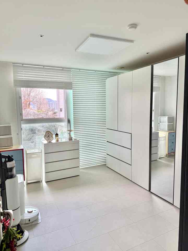 #コンスープ記録集 #インテリアノウハウ 
ドレスルームは準備していくとき👚
私はこの部屋ですべてを解決するために銅線を作りました。
服下着ソックスアクセサリー香水バッグ帽子など
ドレスルームに保管してください。
家に入ると、この部屋で
服の整理もこの空間で全て解決できるように 
エアドレッサー洗濯バスケット
私はドレスルームに置きました。

＃ドレスルームインテリア＃ドレスルーム＃ドレスルーム飾り＃ドレスルームワードローブ＃ドレスルームミラー＃ドレスルームデザイン＃ホワイトインテリア＃ホワイトワードローブ＃ホワイトドレスルーム 
