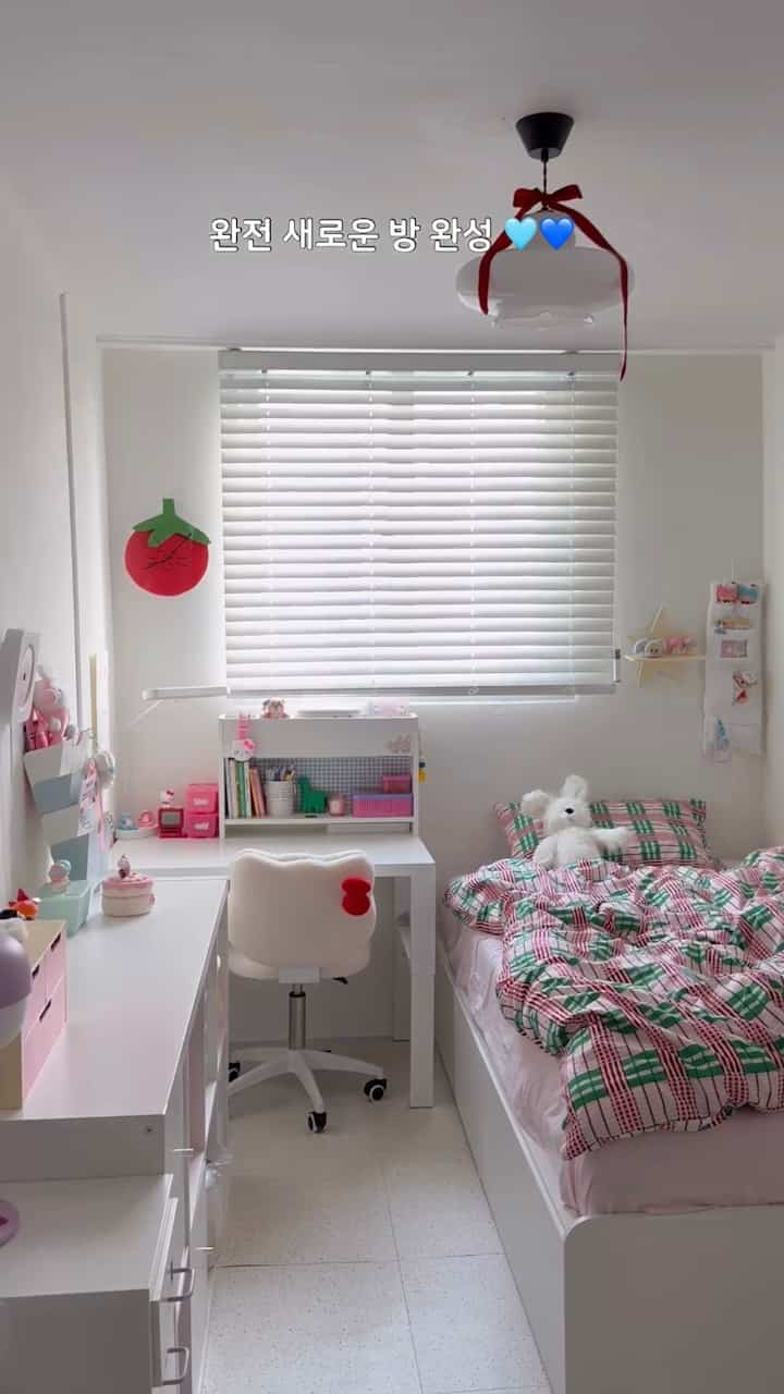 生きながらセルフリモデリングする方法𖤐 

部屋の家具をすべて取り出すことなく
真ん中に動かした後、絵を描くと
大きな力をかけずに部屋の雰囲気を変えることができますよ！

＃コンスープ記録集＃インテリアノウハウ＃絵画＃セルフ絵画
＃セルフ建設＃ベンジャミンムーア＃子供部屋＃自宅の部屋＃ワンルーム＃小さな家
＃小さな部屋＃狭い家＃狭い部屋＃跡＃非ポアフター＃2平 