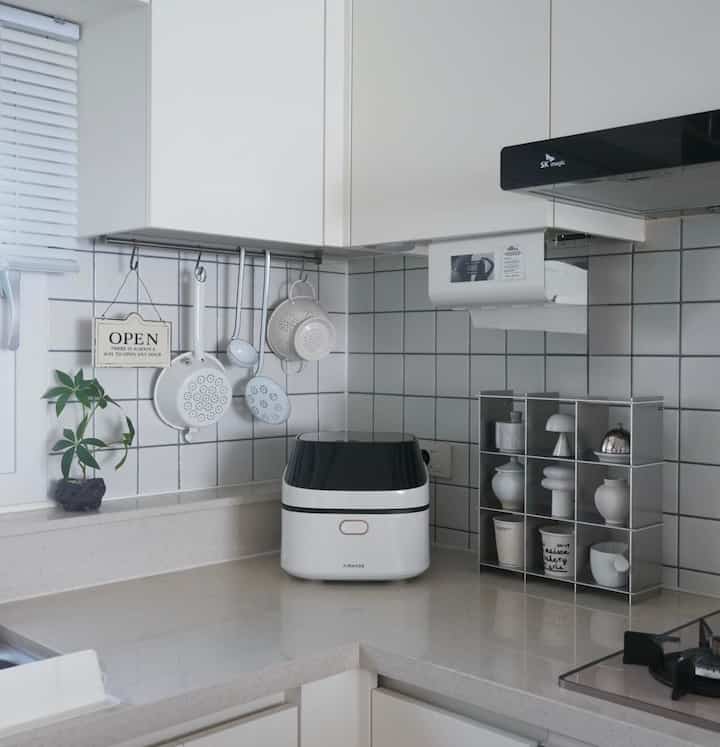 大容量なので、ゆったりとしたエアメイドセラステンエープライヤー🤍
熱風循環で中までまんべんなく煮てくれ肉料理も
良くワンタッチオープンカバーは調理後の食べ物取り出しも楽です。 
バスケットそのまま洗浄まで手軽にして手がよくガーダーですよ！


＃愛着サムテム＃エアフライヤー＃エアメイド＃エアプライヤー＃エアプライヤー推奨＃エアプライヤー推奨＃キッチンタイル＃エアメイドエアプライヤー＃キッチンスタイリング＃キッチン装飾＃キッチンインテリア＃キッチン家電