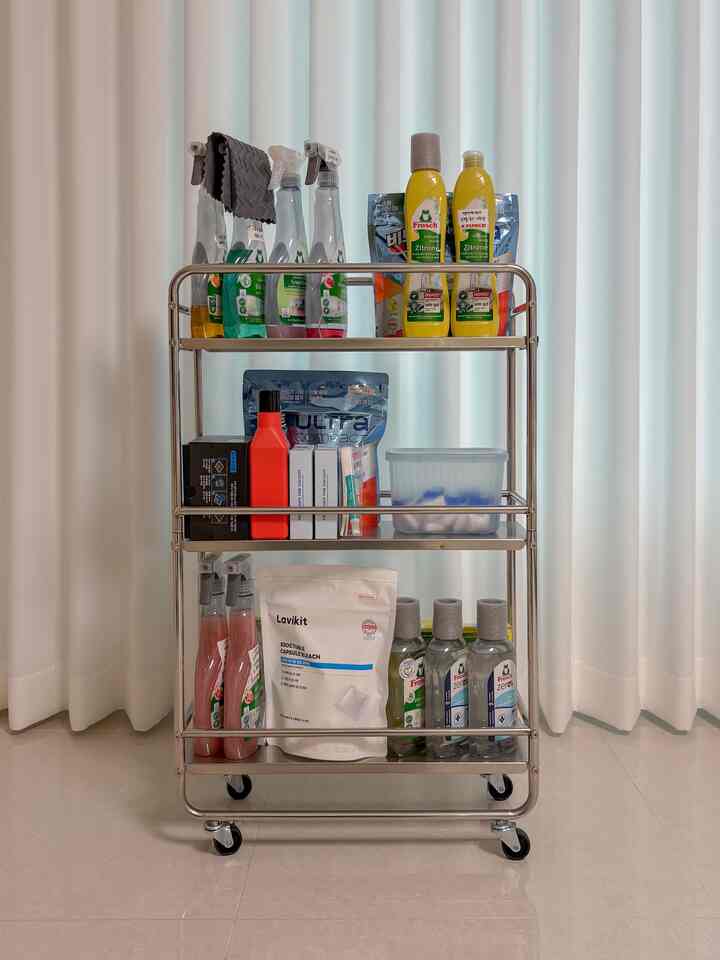 ＃愛着サリムテム＃サリムの達人＃ニッチ収納🧺

洗濯機の分解清掃の日。
呼んだ金で洗濯室を掃除しながら 
隙間収納として便利に使うトロリーも 
もう一度まとめる 

洗濯機と乾燥機の横にぴったり置いて使いやすい大きさだ
これまでも便利に使用しています。 
すっきりとした構成にホイールもしっかりと転がって 
好きです。 

家の中に一番たくさんあるプロッシュ洗剤くん。 
カプセル洗剤が楽で洗濯洗剤はビットカプセル洗剤使用中
赤ちゃんが出てくると、手洗い洗濯洗剤に着替えそうだ。

#洗濯室 #洗濯室の整理 #洗濯室収納 #トロリー #トロリーカート #トロリー活用法 #ステントロリー #プロッシュ #プロッシュ洗剤 #プロッシュキッチン洗剤 #ニッチ収納ボックス #ニッチ空間活用 #メープル #マッパル歓迎 #フィット #サンパルソン #サンパルビア #
