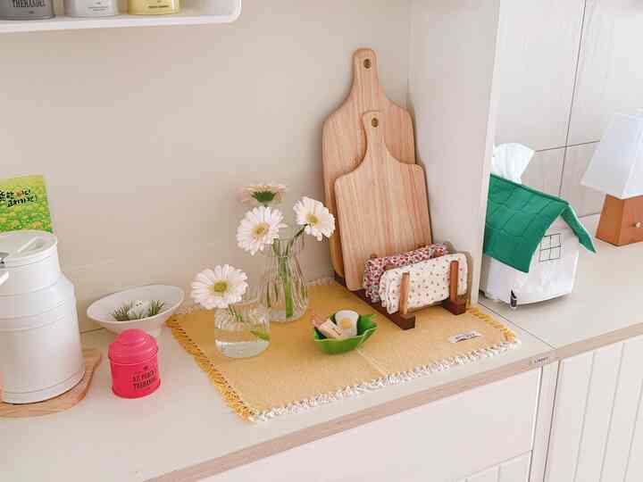 ＃春ワームインテリア＃ホームカフェゾン

キッチン収納場側には
ベビーピンクカラーのきれいなガーベラ
挿しておきました:)


＃四季の日記＃日常＃日常記録＃コンスープ記録集
#コンスープ記録
＃今日の庭＃緑＃植物＃花＃花瓶
＃キッチン＃キッチン収納場＃フラワーアレンジメント＃ガーベラ＃おすすめのテム
#ftc10話