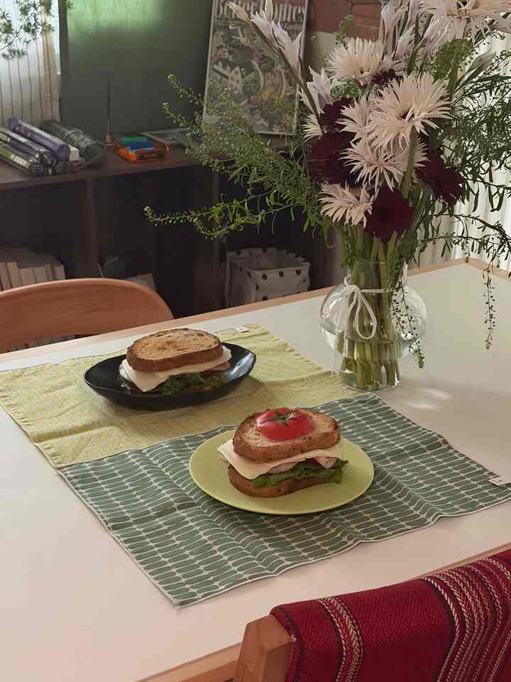 好きな花と食べ物で満たされた今日の私たちの家🏡🍅

トマトがとても新鮮で可愛いので、とても気持ちの良い一日です𓂃𓈒𓐐𓎩

＃コンスープの記録＃今日の私たちの家＃コンスープ記録集  