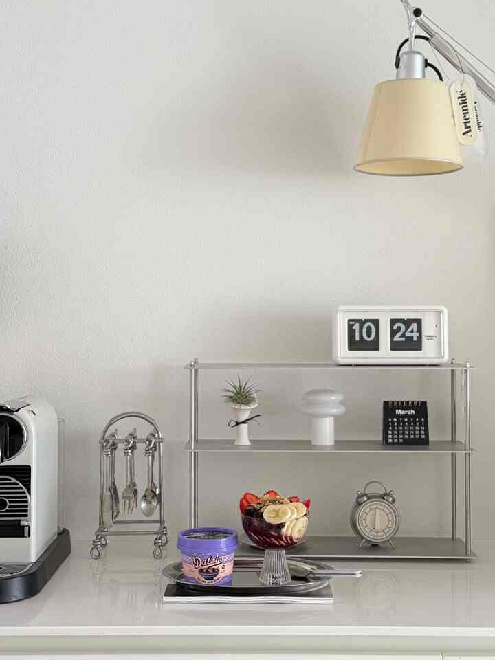 ＃賢明な消費＃コンスープ記録集 

天気が暑くなり、おやつでアサイボールを買いました！ 
ショッピングモールに行くと、1つに1万ウォンを超える値段で買ったりしました。 
私たちの家族は冷凍小豆水も頻繁に買っておいて食べるのに、それは本当の肉じゃないですか…？
ダルシムアサイボールは糖類も少なく、果物と一緒に食べればいいと思いました。 

凍りついているのを15〜20分ほど取り出しておいて、 
フルーツ、グラノーラの上に食べるので買うアサイボールの味と同様に感じられました:) 
今年の夏には小豆の代わりにアサイボールをいじって家族と食べよう！ 
夏のおやつとしてAsaiballをお勧めします。💜


＃夏のスナック＃アサイボール＃夏のスナックのおすすめ＃健康的なスナック＃食事＃食事の管理＃ダイエット＃ダイエットのスナック＃ホームカフェ＃ホームカフェゾン＃鉄テリア＃モジュール棚＃鉄テリア棚＃カップ棚＃コインカトラリー＃トウムコ＃フリップ時計＃スノーデムカプセルコーヒーマシン  