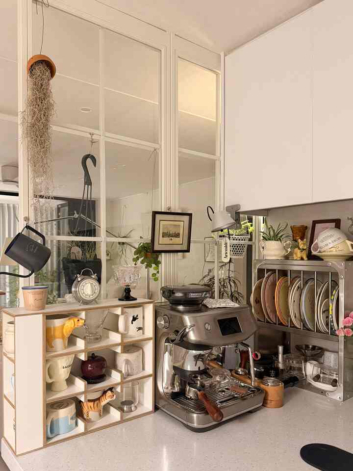 ＃賢明な消費＃コンスープ記録集

すでにブレヴィルを購入してから1年を超えました！

ブレヴィルに降りたコーヒーが美味しいので、カフェに行くこともほとんどなく、もっと家順になってしまいました。 🤣

これは賢明な消費ですよね？🤭


#コーヒーマシン #ブレヴィル #鉄テリア #キッチンレック #ホームカフェ #ホームカフェゾンインテリア #カップ棚 #オエフ #カフェ #カバレインテリア #空間分離 #額縁 #照明 #アルテミデピンザ #ビンプラント #コーヒー用品 #皿 #カップ #カップおすすめ #キッチン家具 #キッチン＃新婚旅行のインテリア＃コミュニケーション＃