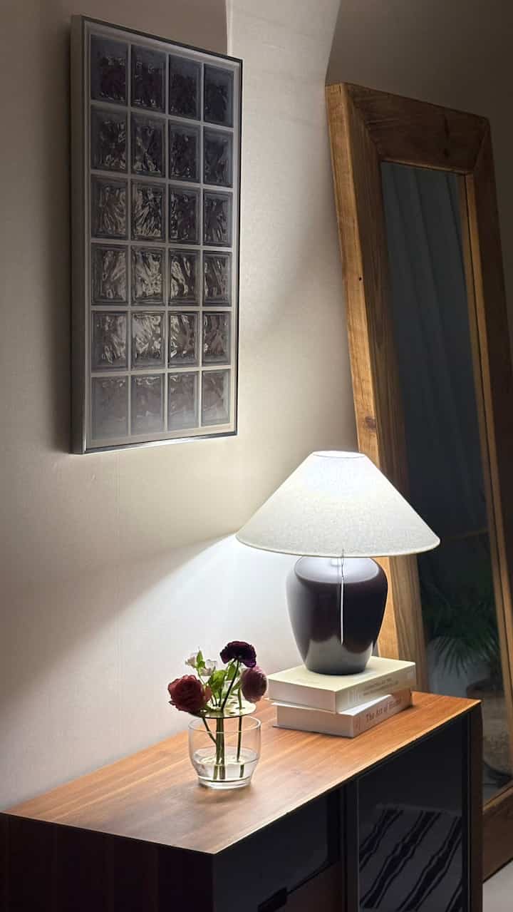 ＃賢明な消費＃コンスープ記録集 

#goristudio #lamp #ゴリスタジオ #照明

実は、何かを購入するときの気持ちだけになると、高価でも安いでも何とか買ってしまった20代を過ごしました。 
でも結婚して二人のお母さんになり、 
その消費習慣を直すために苦労しました。 
コスパをいつも念頭に置いて消費したが、 
最近は少しずつ考えが変わっています。 
本当に欲しいもの、長く心に抱くことを買うことにしました。 
「何かを買うとき、一番気になるのが値段なら、ぜひ買ってください」 
まさにこのゴリスタジオ照明が、そうでしたㅎㅎ
価格が上がると少し高価だと感じてテムナアリ
うんざりして似たようなデザインに安い照明を見つけましたが、
そんなに買えば後悔するのがあまりに自明で…

結婚記念日を言い訳で思い切って過ごした #賢明な消費でした

毎日毎日見るたびに気分がいいですね☺️

