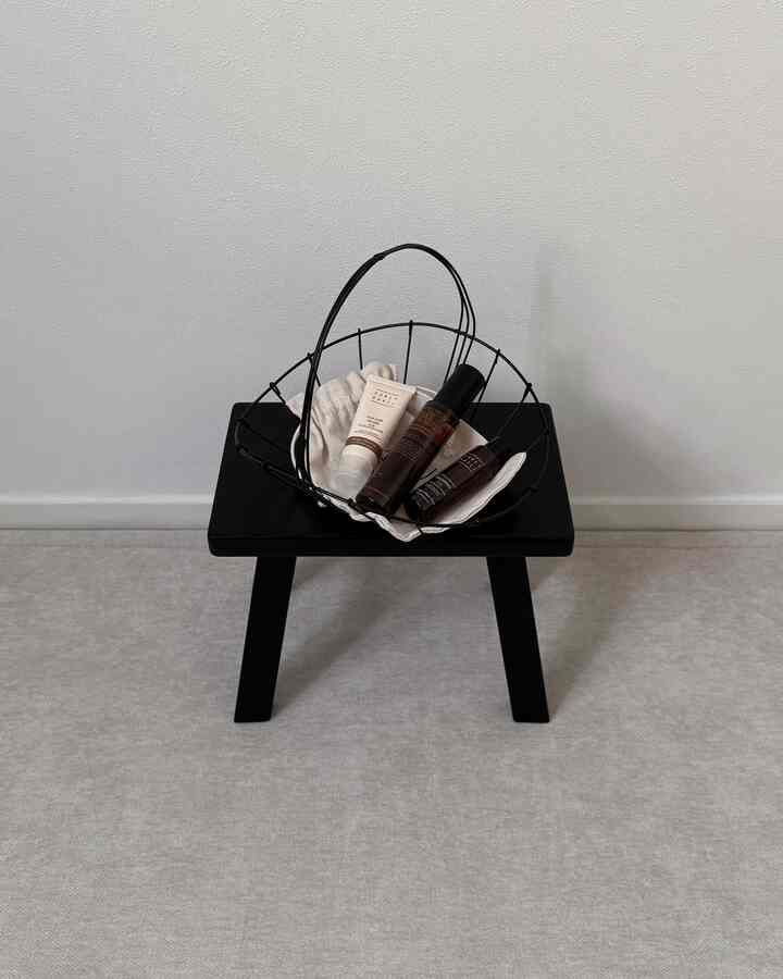 ＃製品提供|大切な髪のためのヘアプロダクト推薦🤎
乾燥した季節にふくらんだ髪、オイルセラムで管理します。

n年目愛用中のカリシルでシルキーオイルセラム、
ニュートリションサポートシャンプー、ヘアキュアマスク、ポーチ
このように4種構成でオリーブヤング企画セットを発売しました。

シルキーオイルセラムをポンピングして髪の先端に軽く塗ると
損傷による割れを軽減し、
ツヤのある髪で一層スムーズにお作りください。
なぜ長い間愛されている定番
自分で使ってみると納得する製品ですよ！

オイルセラムはもちろんシャンプーとマスクもミニサイズ
ポーチにこっそり入れて旅行に行くときに取っていかなければなりません。

＃カリーシュール＃カリシェルCOC ＃バスケット＃猫の家の家＃鉄製バスケット＃成長ホームスツール 