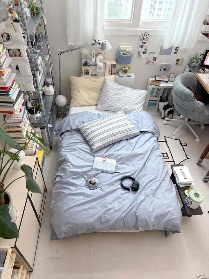 ＃コンスープ記録集 
最近ベッドの上の雰囲気が好き
もう一度もう一度写真を撮りたくなります☁️

大掃除し、寝具も変えてくれるので、気持ちがいいですよ✨ 


＃3平＃作り付けの部屋
＃3平方＃寝室のインテリア＃寝室の装飾＃小さな部屋のインテリア＃小さな部屋の装飾＃小さな部屋＃3平方の装飾＃3平方のインテリア＃3平方の構造＃棚のインテリア＃壁照明インテリア＃壁飾り＃壁飾りインテリア＃デスクテリア＃ユテンシロ＃ココン